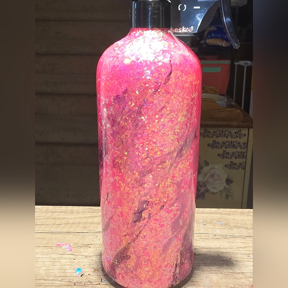 Vibrant Pink Glitter 16 Oz Spray Bottle